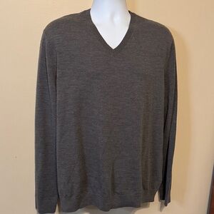 Men's Gray V-Neck Merino Wool Sweater XL
